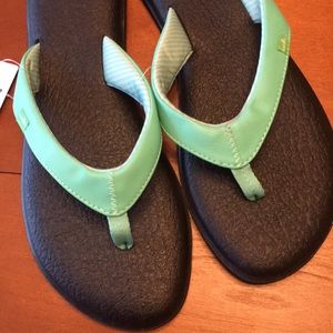 Sanuk yoga chakra size 11 teal